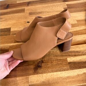 Johnston & Murphy Tan Peep-Toe Block Heel Sandals